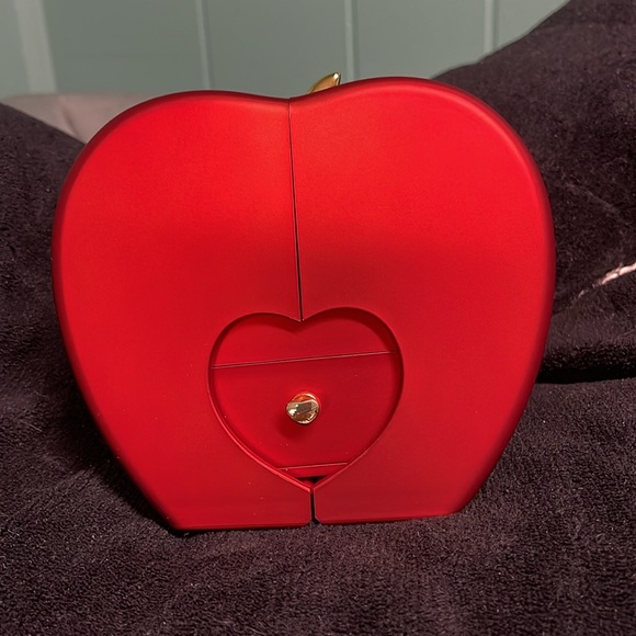 BNIB ACRYLIC APPLE HEART SHAPE PRESERVED RED ROSE RING/JEWELRY PRESENT GIFT BOX - Picture 15 of 16